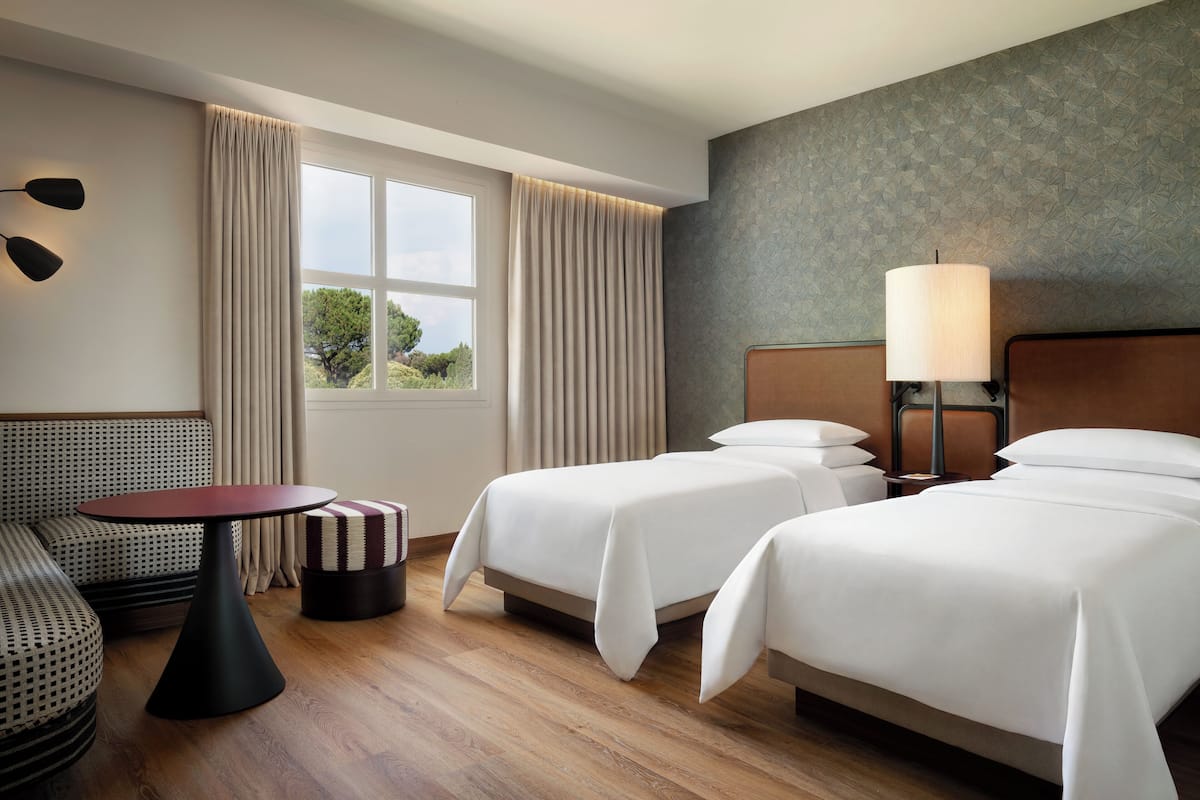 Deluxe Room, 2 Twin Beds | Premium bedding, in-room safe, desk, laptop workspace