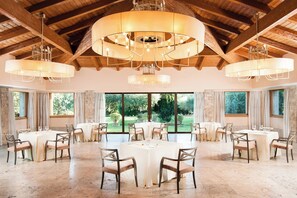 3 restaurants, breakfast, lunch, dinner served; Mediterranean cuisine 