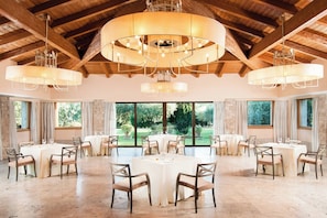 3 restaurants, breakfast, lunch, dinner served; Mediterranean cuisine