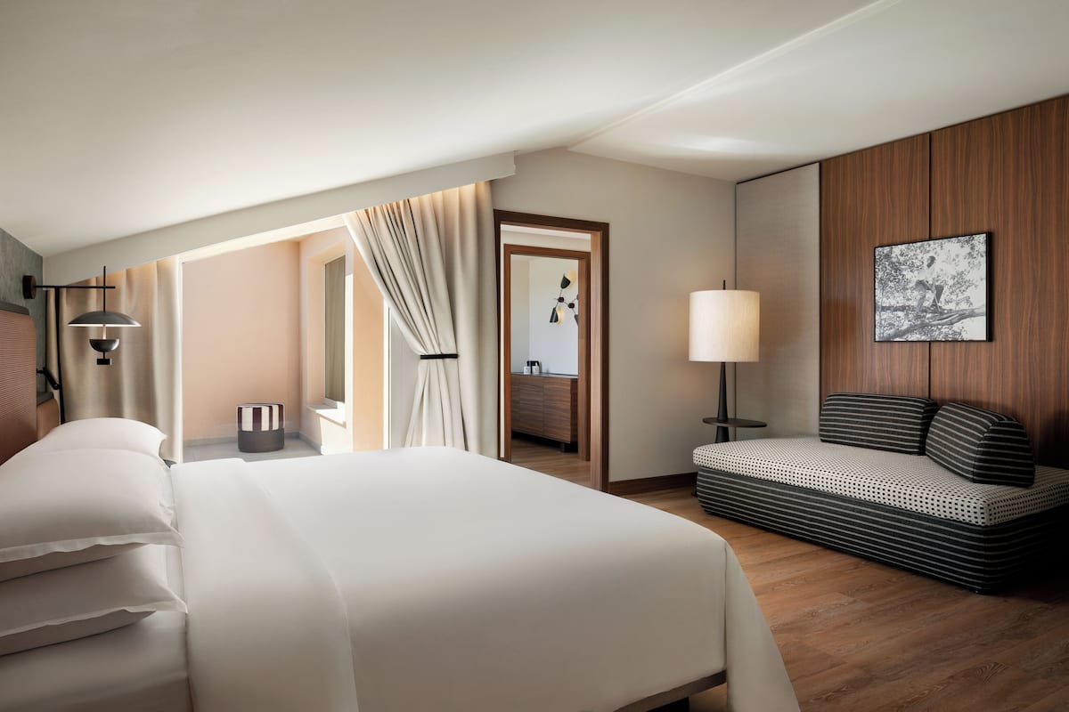 Junior Suite, 1 Bedroom | Premium bedding, in-room safe, desk, laptop workspace