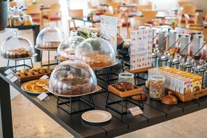 Buffet déjeuner servi tous les jours en supplément