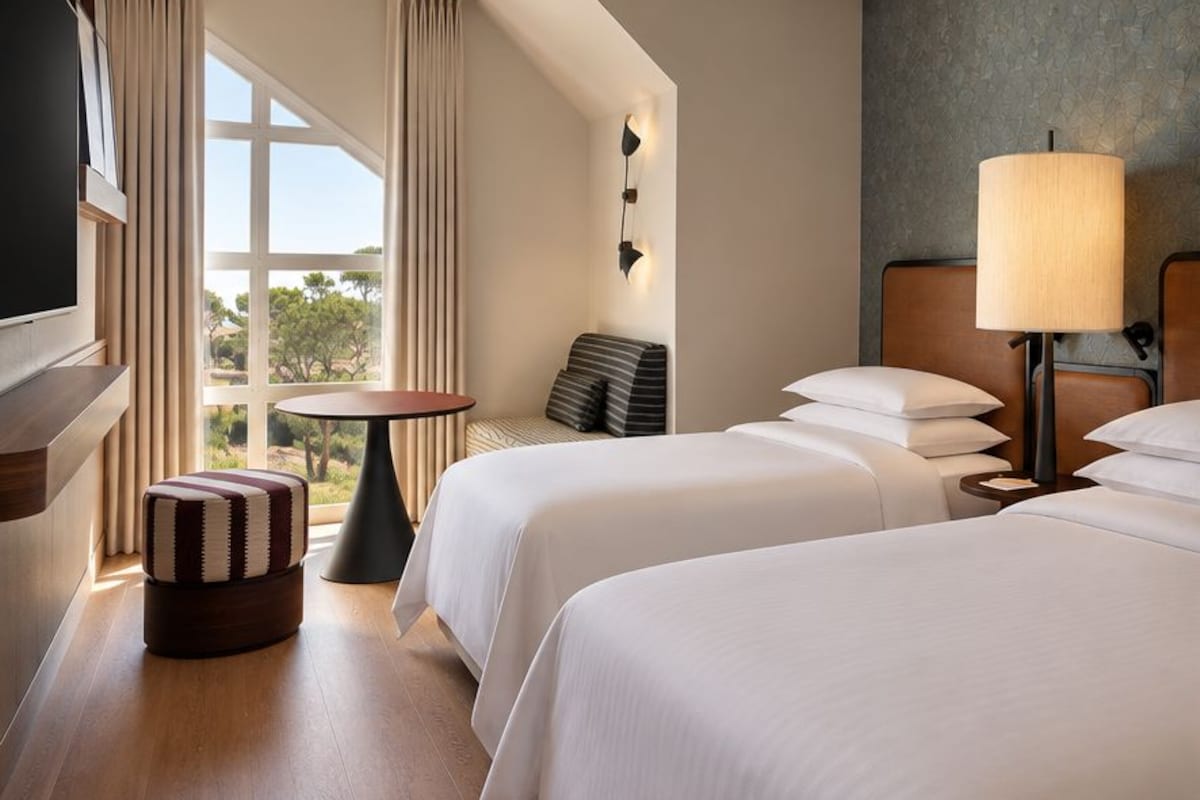 Superior Room, 2 Twin Beds, Smoking, Garden View | Premium bedding, in-room safe, desk, laptop workspace