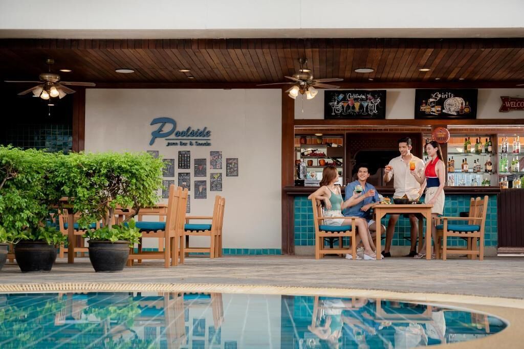poolside bar
