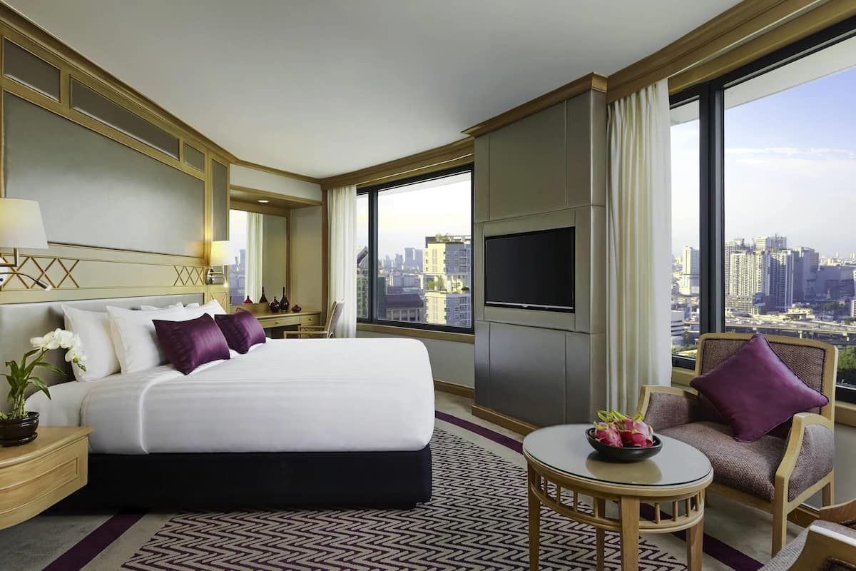 Room, 1 King Bed | Premium bedding, in-room safe, desk, laptop workspace