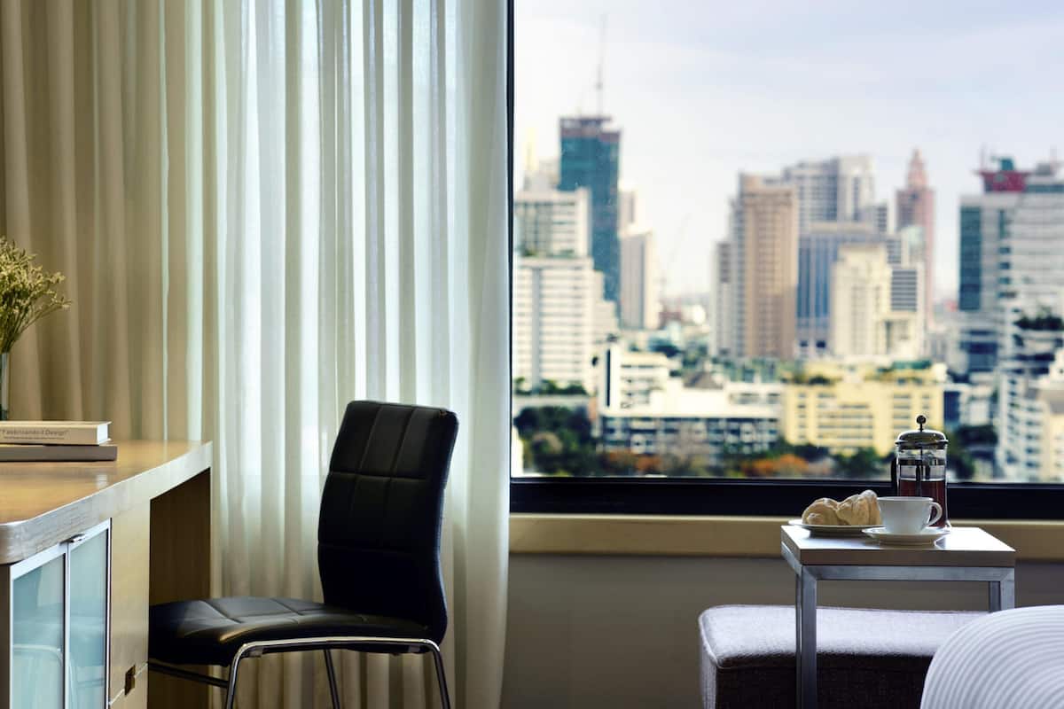 Premium bedding, in-room safe, desk, laptop workspace