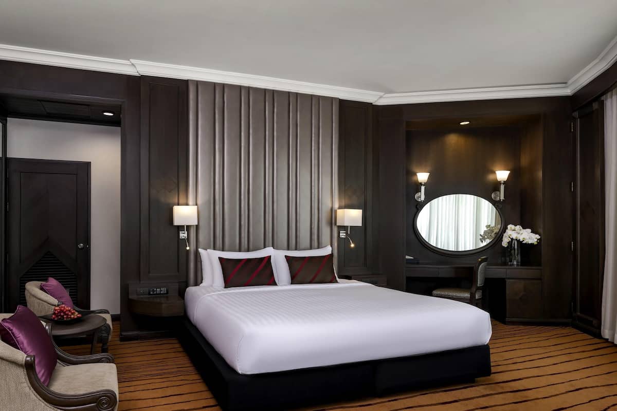 Grand Suite, 1 King Bed, Club lounge access (Business Lounge Access) | Premium bedding, in-room safe, desk, laptop workspace