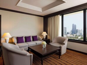 جناح تنفيذي - سرير ملكي (Business Lounge Access) | إطلالة على المدينة