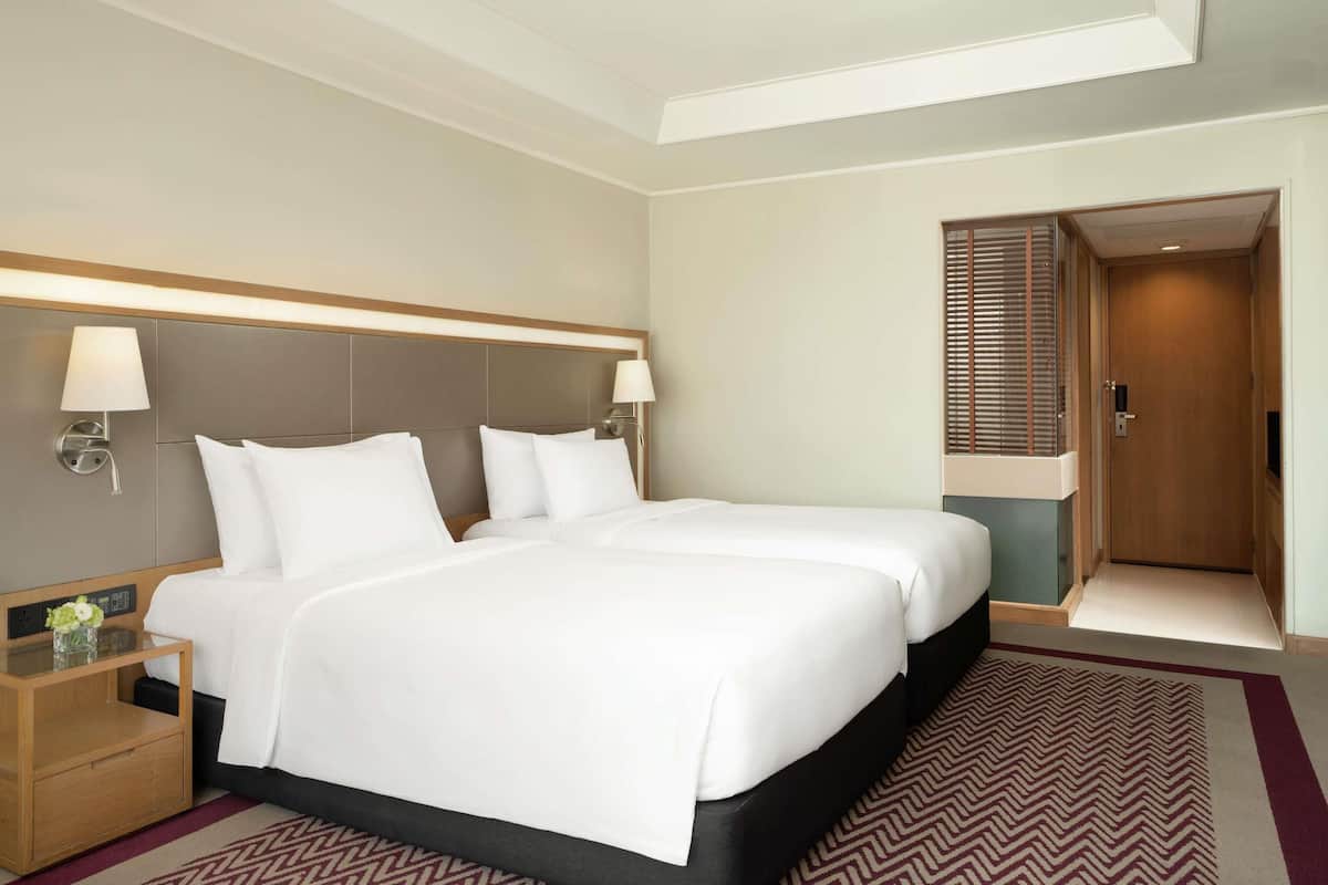 Deluxe Room, 2 Katil Bujang (Single) | Peralatan tempat tidur premium, peti besi dalam bilik, meja