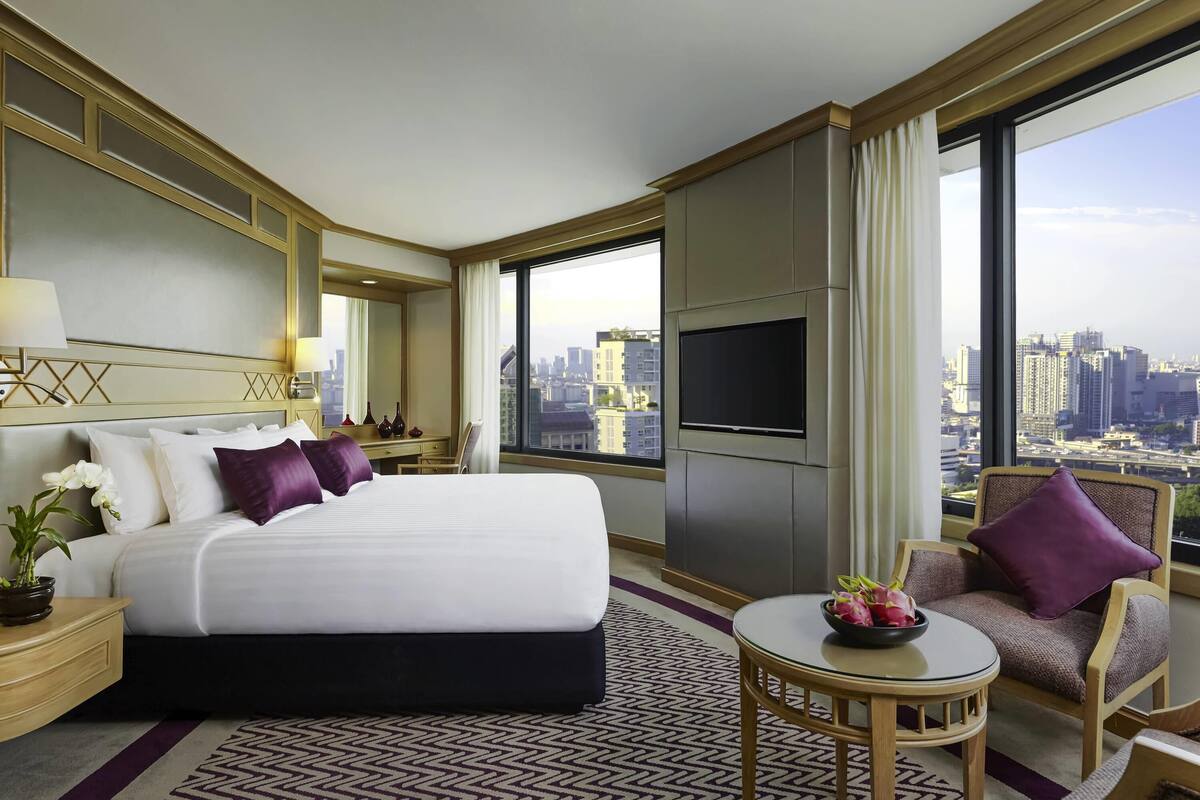 Corner Room, 1 King Bed | Literie de qualité, coffre-fort, bureau