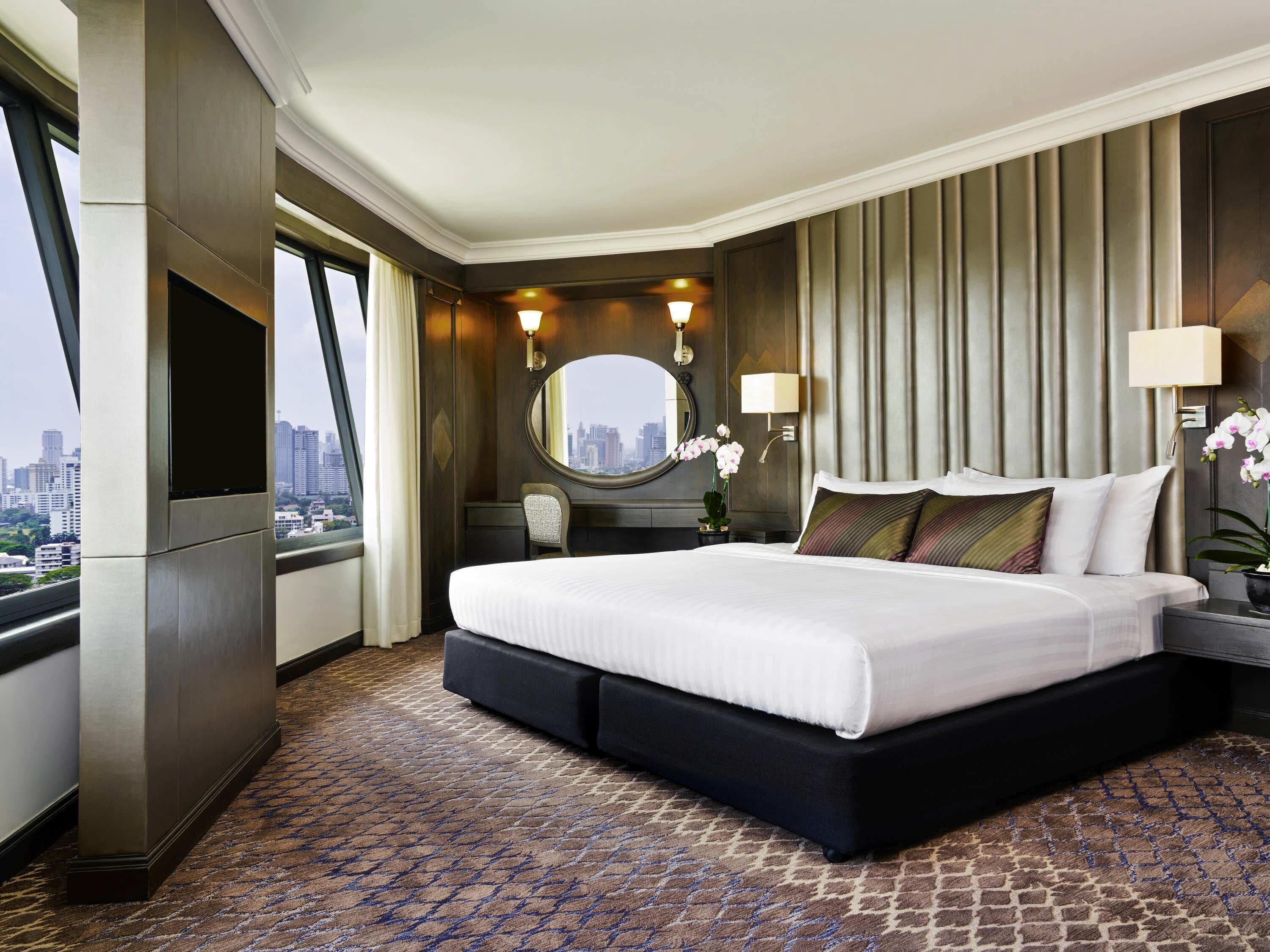 Grand Suite, 1 King Bed, Club Lounge Access (Business Lounge Access) | Premium bedding, in-room safe, desk, laptop workspace