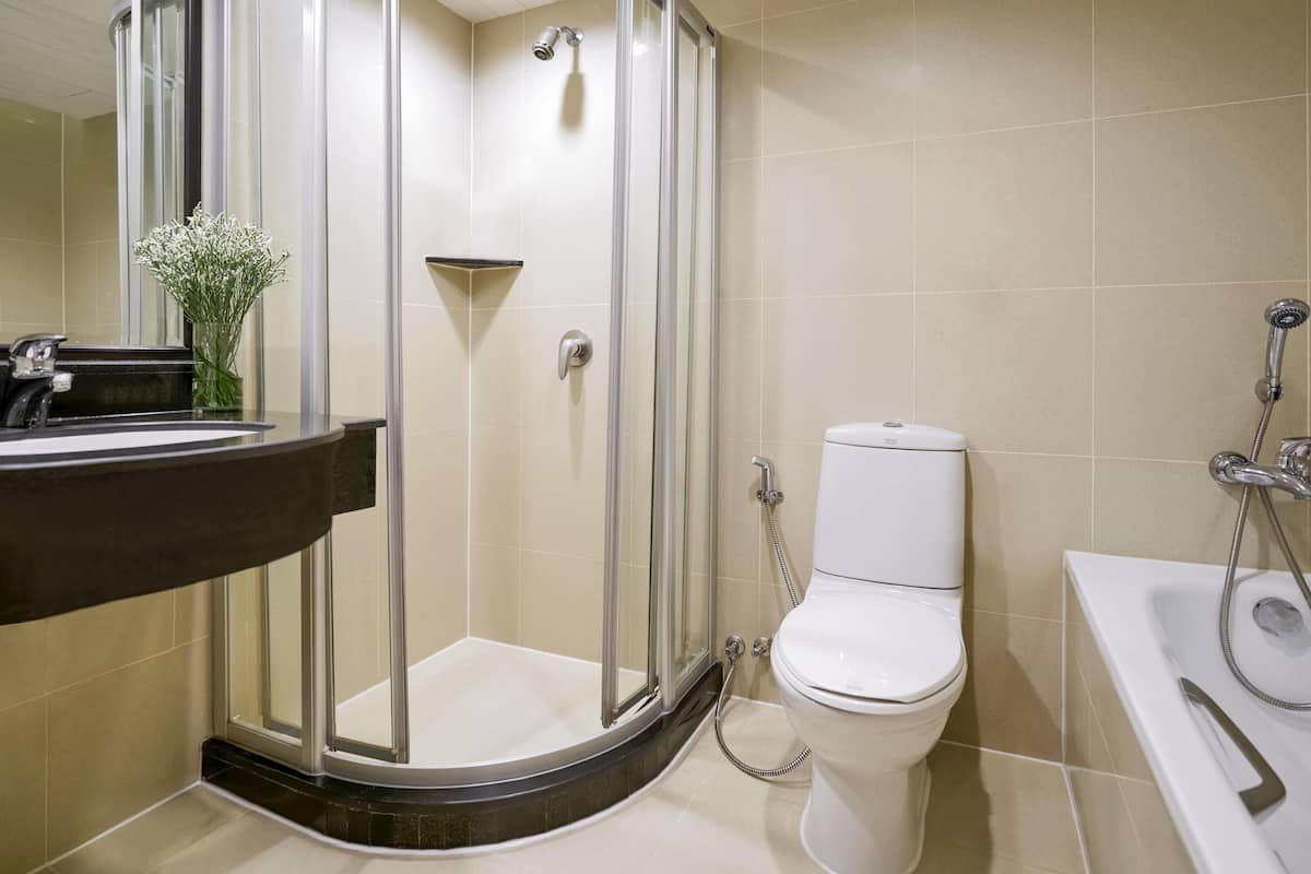 Premium bedding, in-room safe, desk, laptop workspace