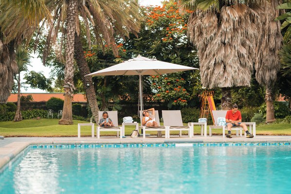 Outdoor pool, pool umbrellas, sun loungers