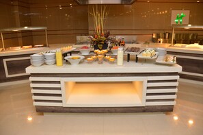 Sarapan Ala Inggris setiap hari (USD 25 per orang)