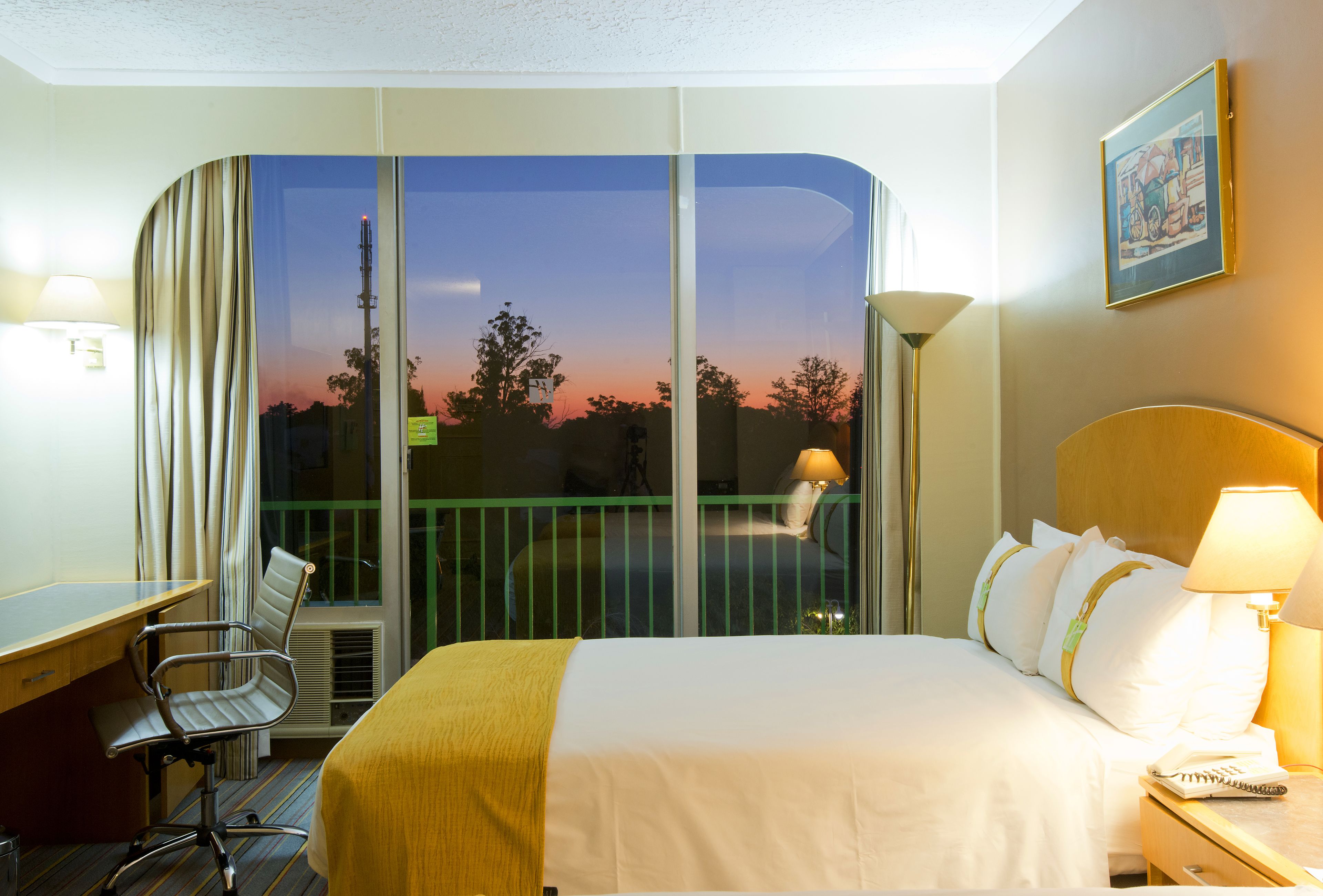 standard room | 1 bedroom, minibar, in-room safe, individually decorated