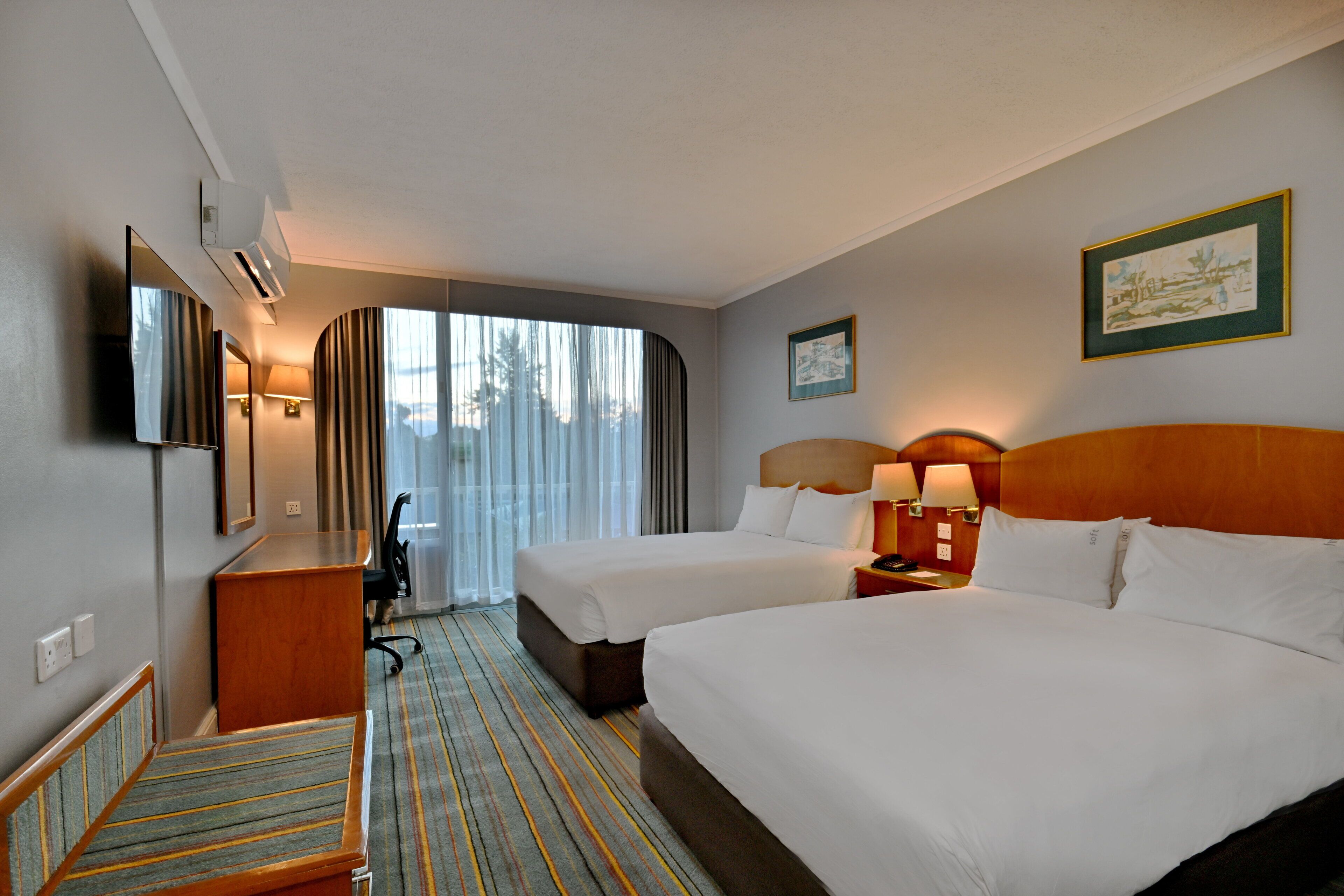 Minibar, in-room safe, individually decorated, individually furnished