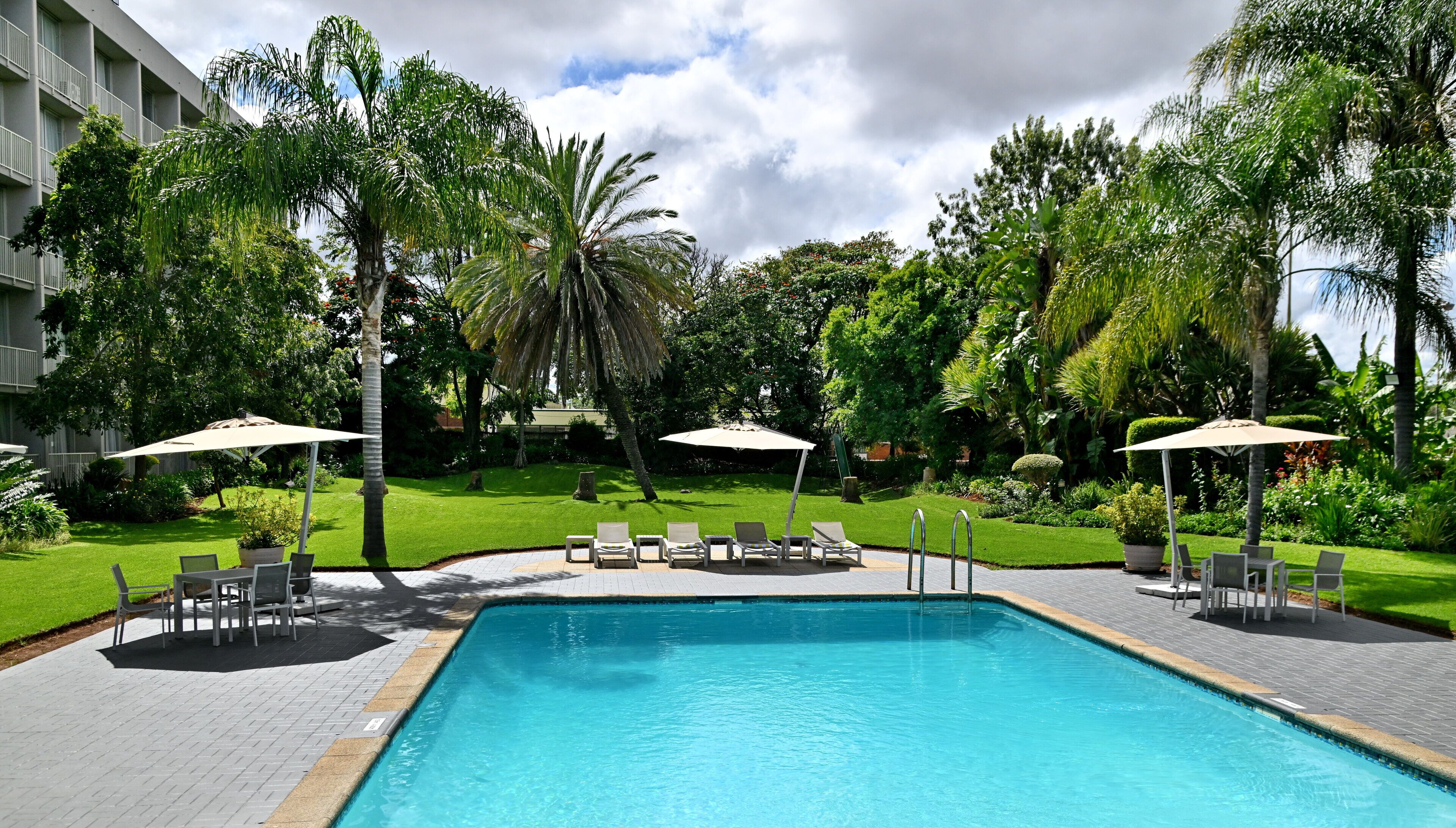 Outdoor pool, pool umbrellas, sun loungers