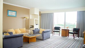 Minibar, in-room safe, individually decorated, individually furnished