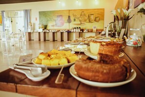 Free daily buffet breakfast  - Barrudada Tropical Hotel (Santarém)