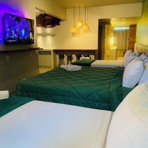 Family Suite | Minibar, blackout drapes, iron/ironing board, free WiFi - Barrudada Tropical Hotel (Santarém)