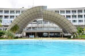 Hồ bơi ngoài trời