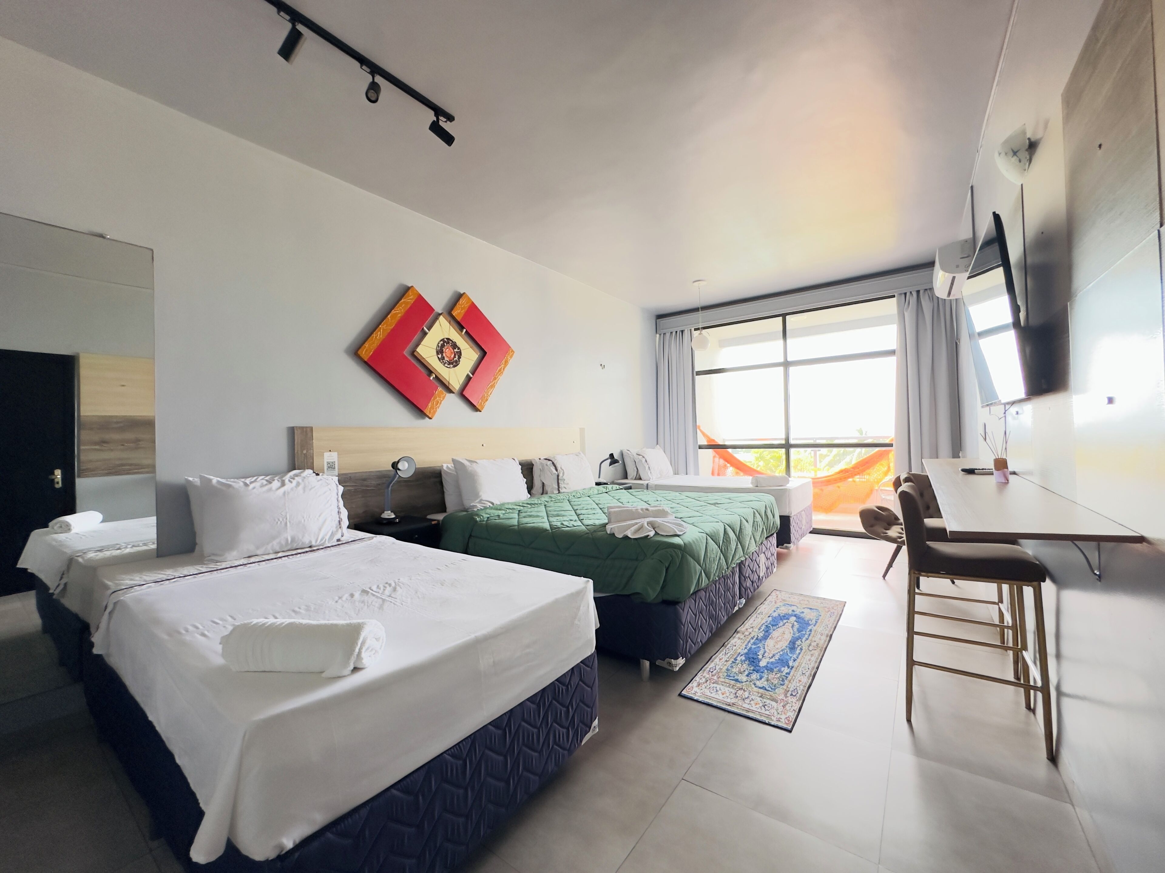 Quarto quádruplo premium | Frigobar, cortinas blackout, ferros/tábuas de passar roupa