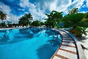 Outdoor pool, pool loungers