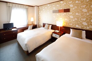 羽绒被、办公桌、熨斗/熨板、免费 WiFi