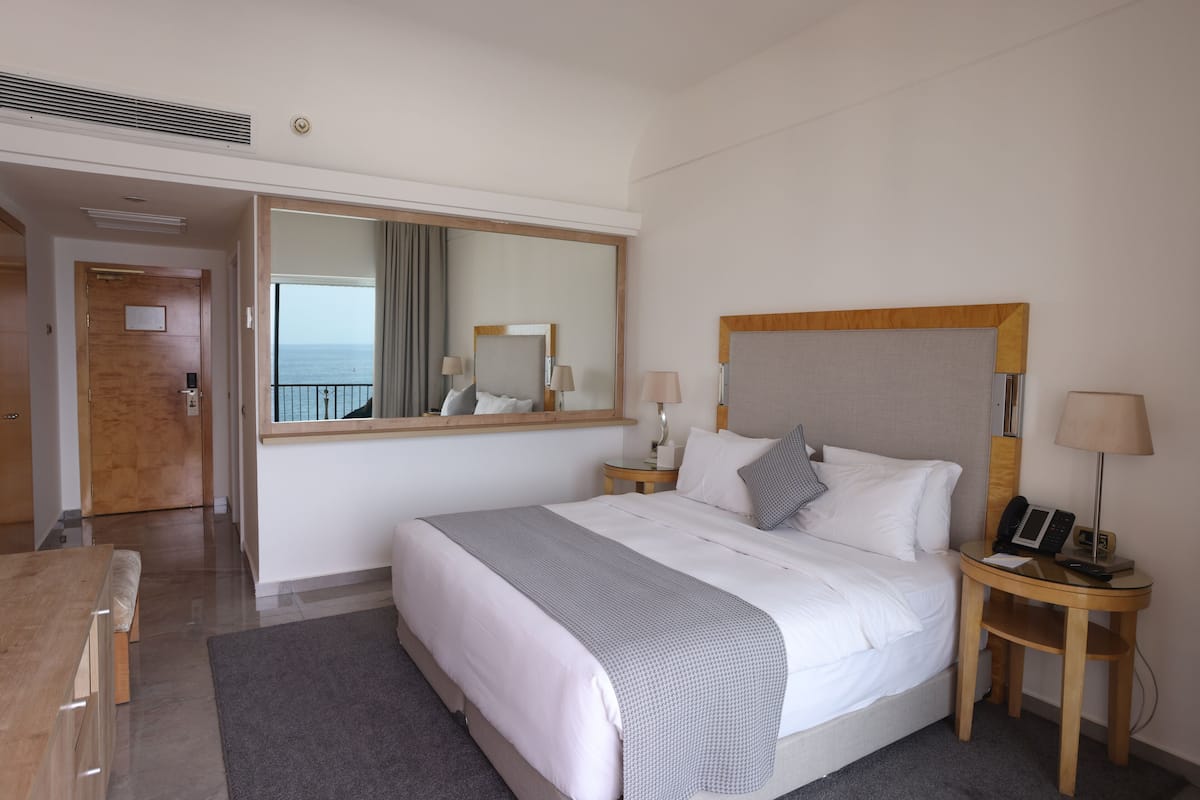 1 quarto, roupas de cama premium, frigobar, cofres nos quartos