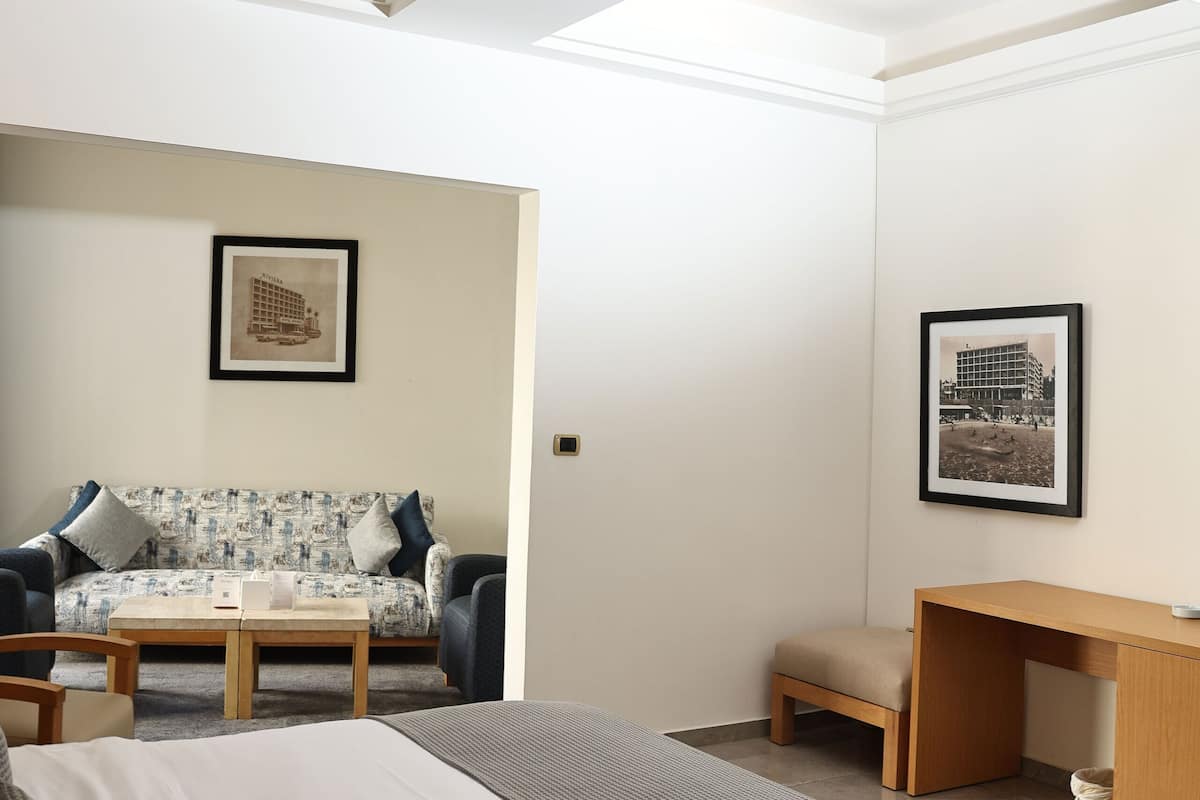 Suíte empresarial, vista para a cidade | 1 quarto, roupas de cama premium, frigobar, cofres nos quartos