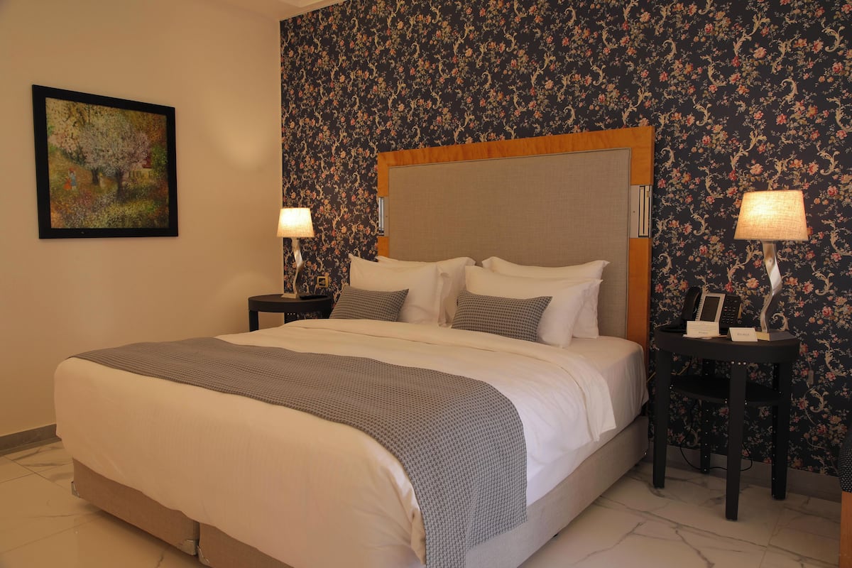 Business Suite, City View | Premium bedding, minibar, in-room safe, desk