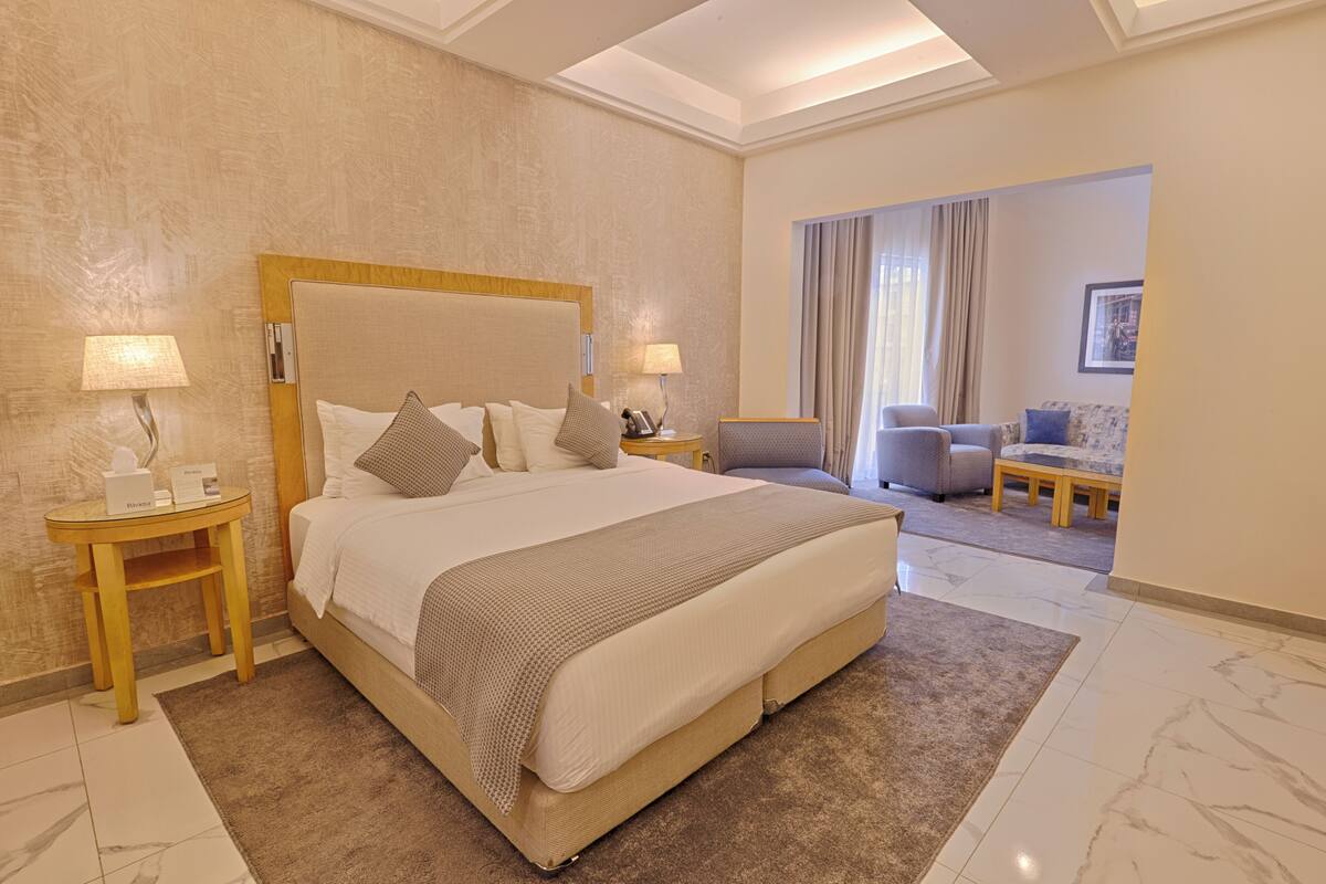 Business Suite, City View | Premium bedding, minibar, in-room safe, desk