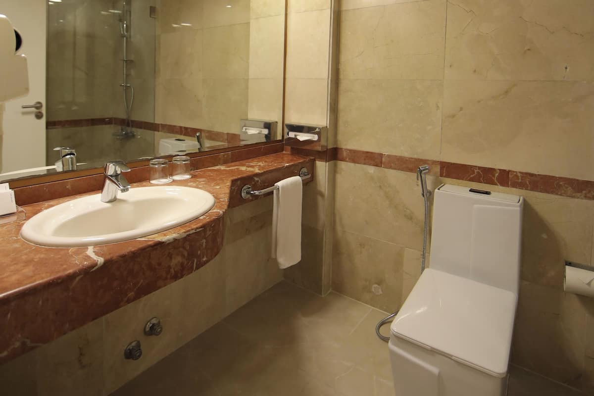 Deep soaking tub, free toiletries, hair dryer, bathrobes