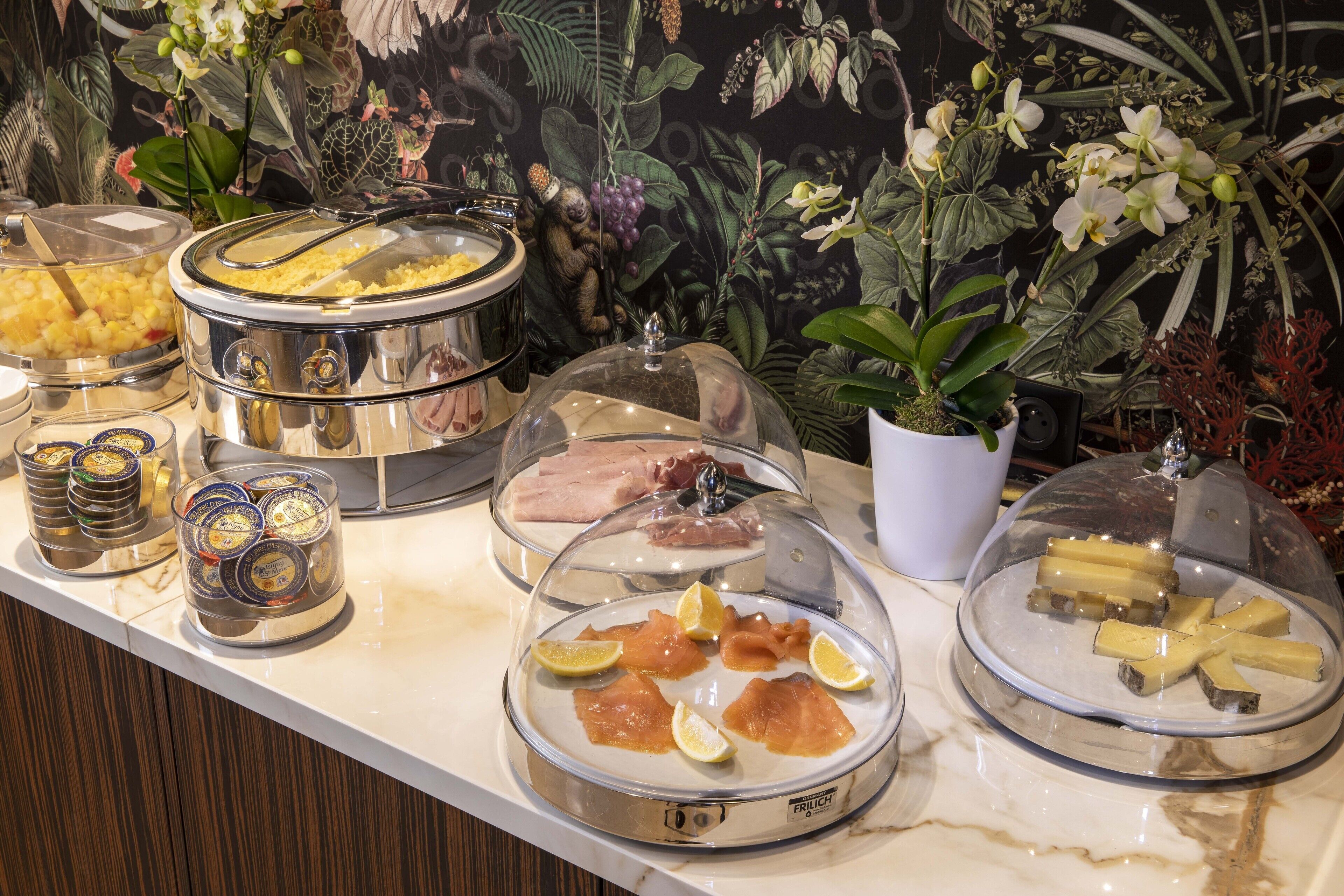 daily buffet breakfast (eur 20 per person)