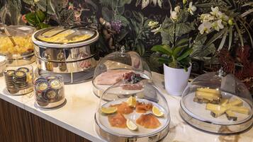 Morgenmadsbuffet hver dag (20 EUR pr. person)