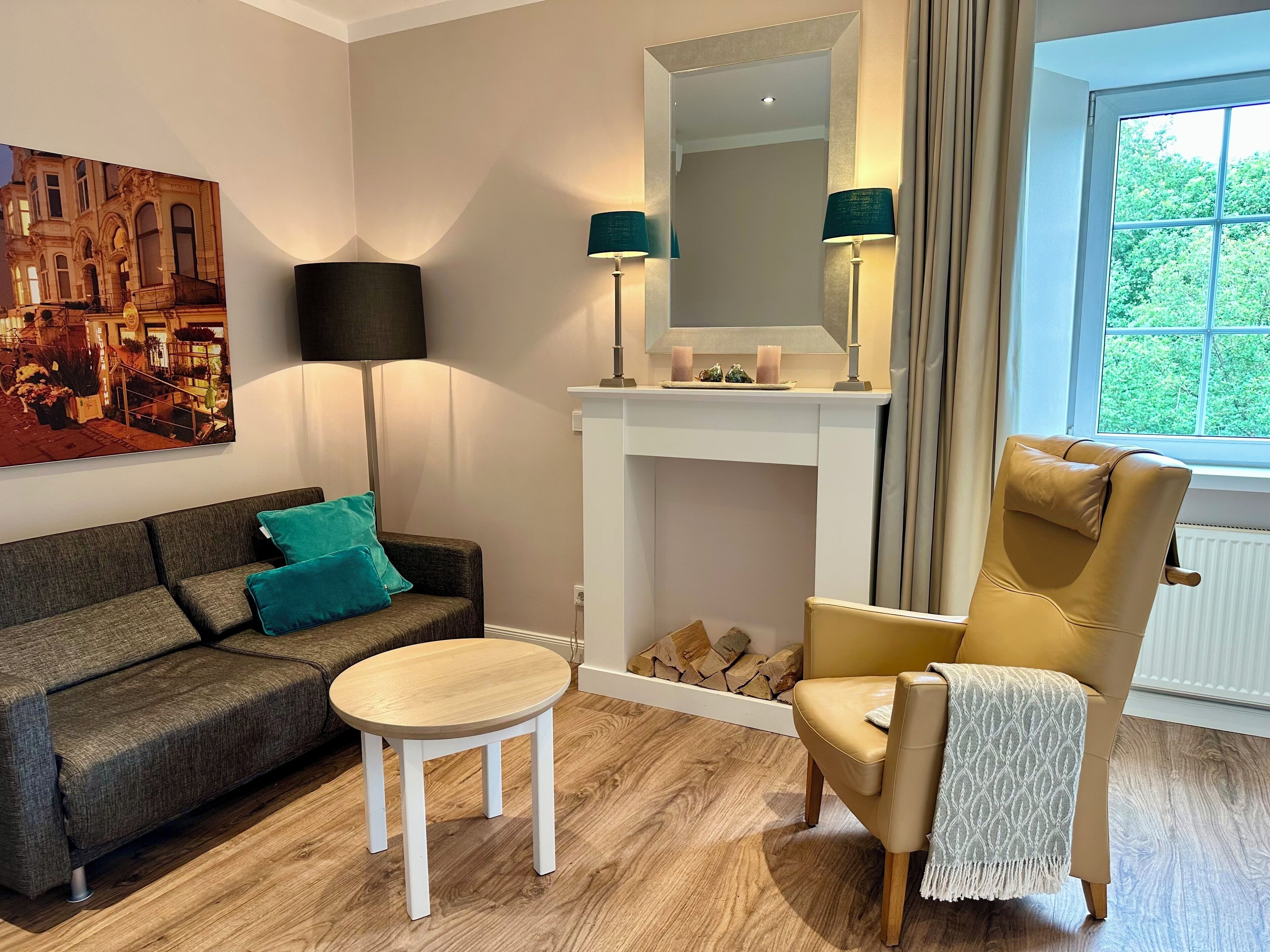 deluxe suite | living area | 26-inch flat-screen tv with satellite channels, books