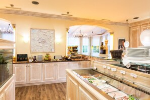 Daily buffet breakfast (EUR 18.5 per person)