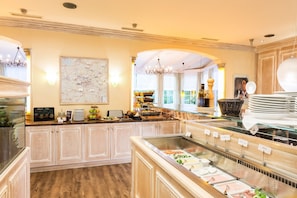 Daily buffet breakfast (EUR 18.5 per person)