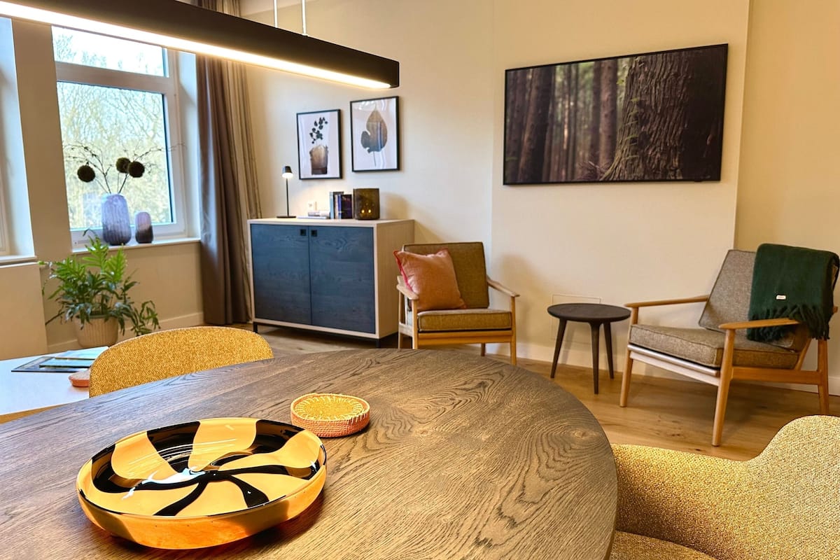 Munte Premium Suite | Minibar, in-room safe, desk, laptop workspace