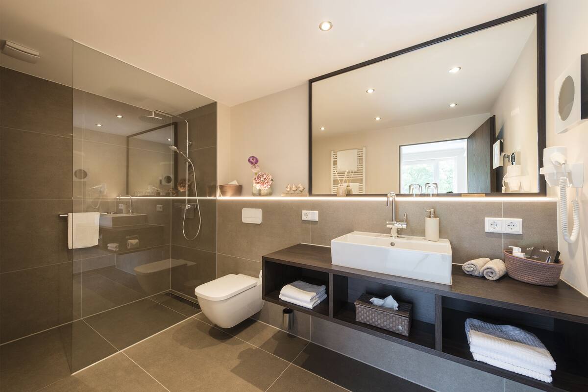 hair dryer, towels, soap, shampoo