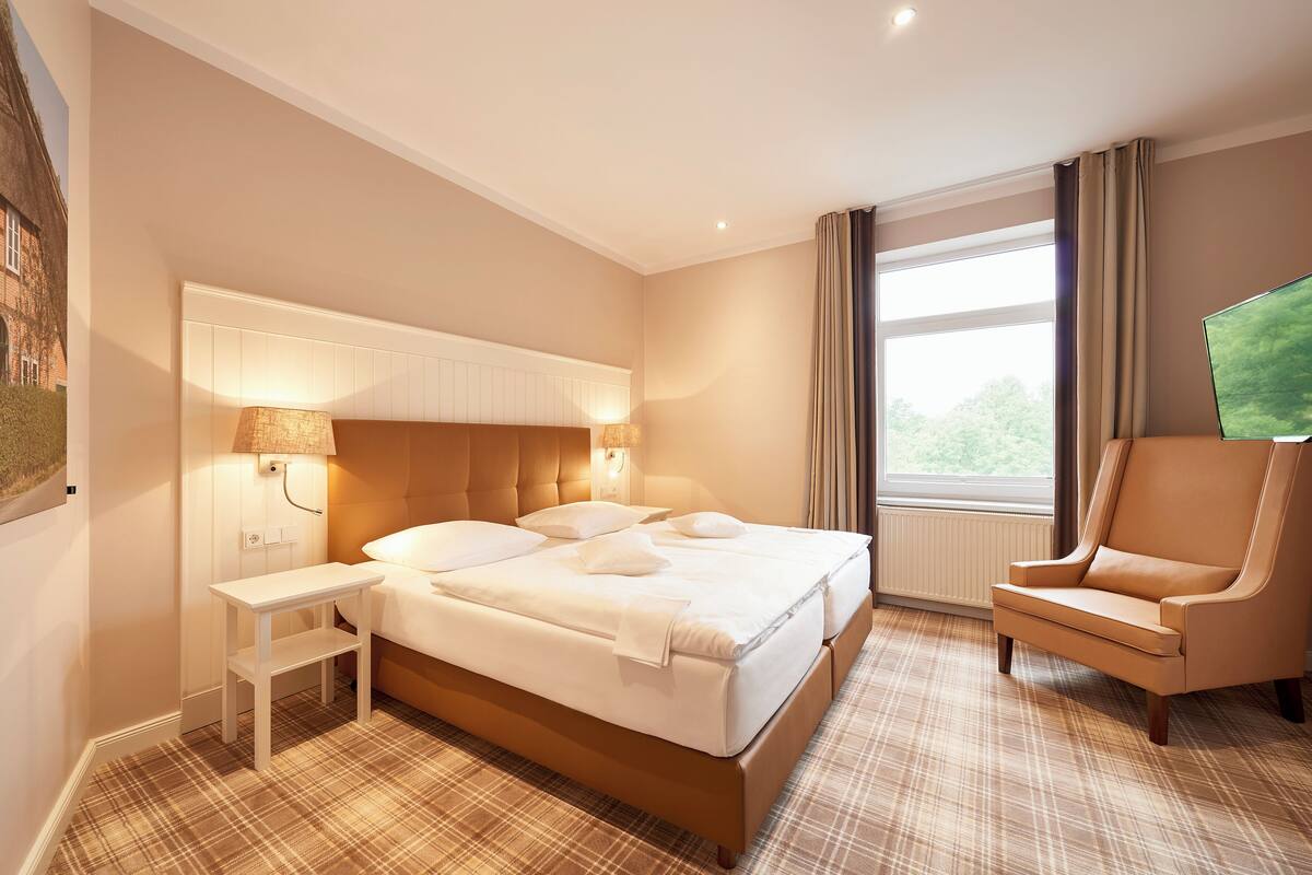 Grand suite | Een minibar, een kluis op de kamer, een bureau, verduisterende gordijnen