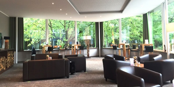 Coin salon dans le hall