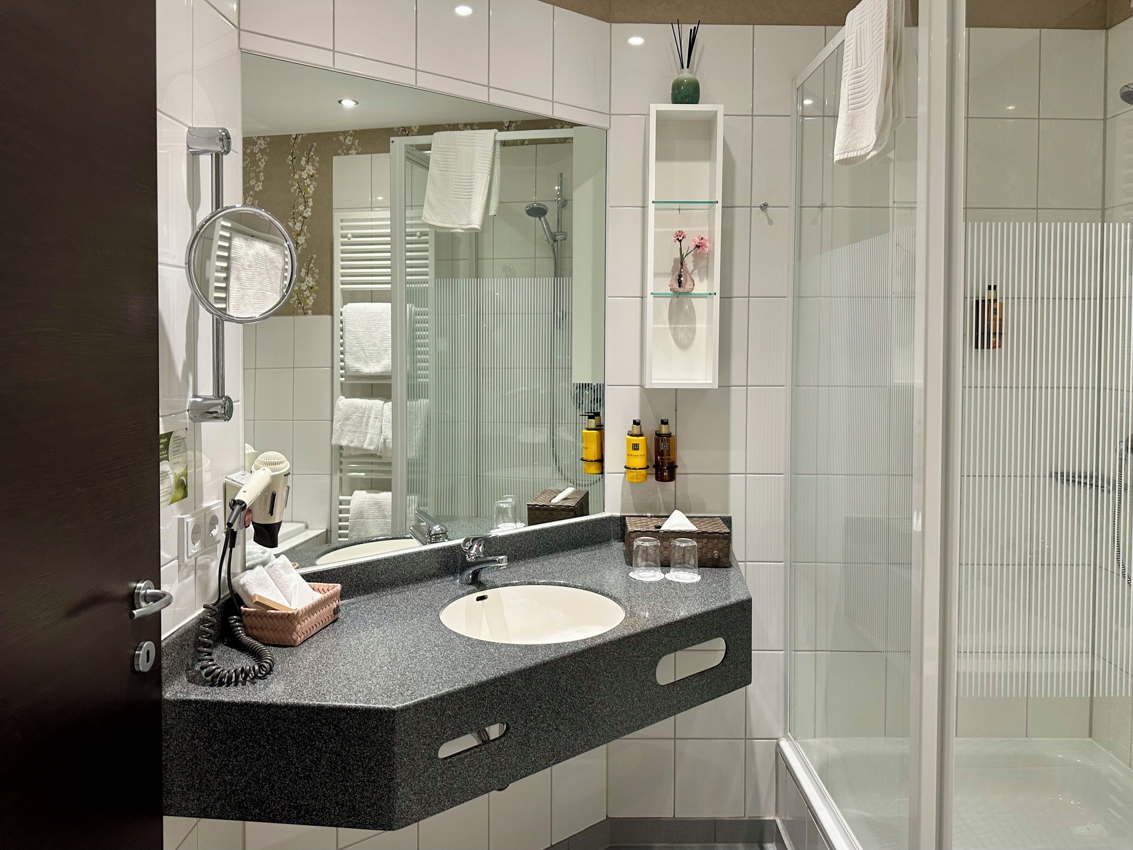 deluxe suite | bathroom | hair dryer, towels, soap, shampoo