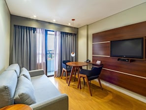 Duplex, 1 Double Bed | Hypo-allergenic bedding, minibar, in-room safe, desk - Mercure Curitiba Golden Hotel (Curitiba)