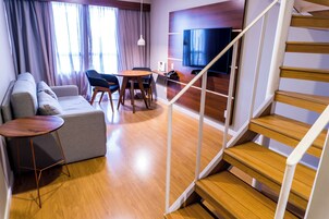 Dúplex, 1 cama doble | Zona de estar