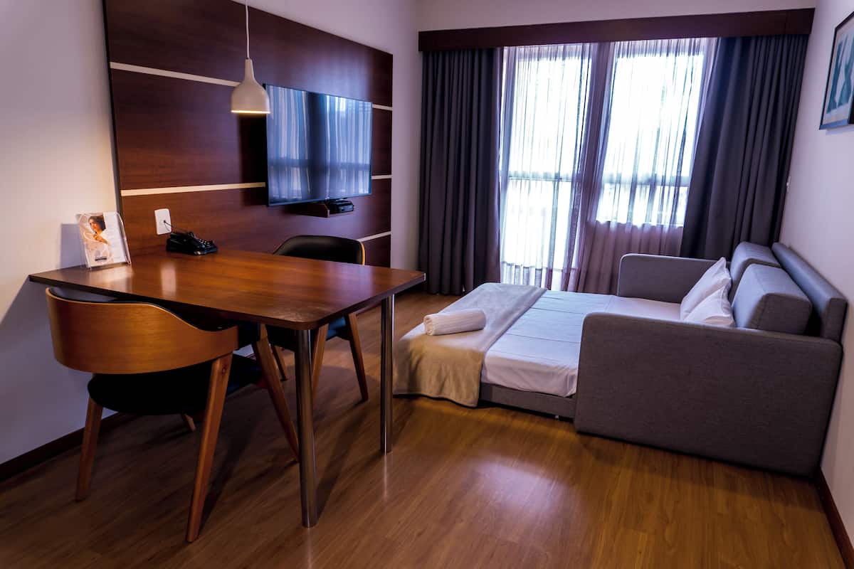 Hypo-allergenic bedding, minibar, in-room safe, desk