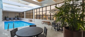 美居库里提巴黄金酒店