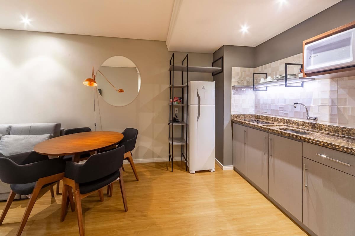 Familienzimmer, Mehrere Betten | Allergikerbettwaren, Minibar, Zimmersafe, Schreibtisch