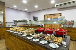 Desayuno buffet diario (BRL 60.00 por persona)