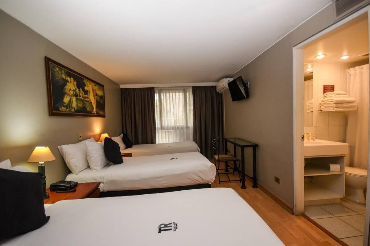 Minibar, in-room safe, iron/ironing board, WiFi (free)