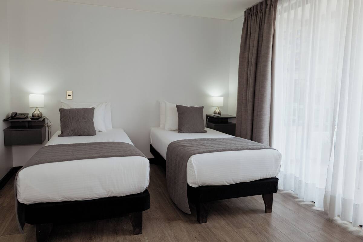 Minibar, in-room safe, iron/ironing board, WiFi (free)